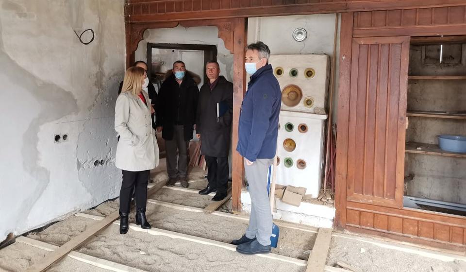 Gradonačelnik Vranja Slobodan Milenković i zamenica gradonačelnika Zorica Jović prilikom obilaska radova na jednoj od faza rekonstrukcije muzeja. Foto vranje.rs