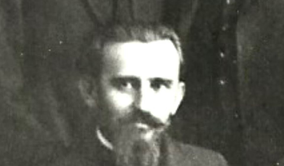 Protojerej profesor veronauke od 1925. do 1931. bio je Miloš Magazinović iz Užica. Ubrzo nakon polaganja kamena temeljca kao mlad je preminuo. Sahranjen je u Vranju. Foto arhiva Tomislava R. Simonovića