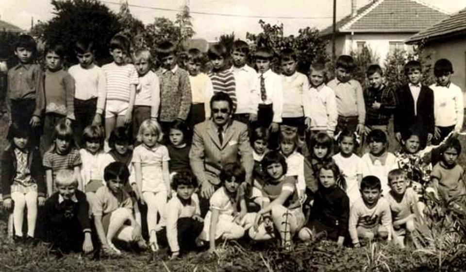 Učitelj Krampus sa svojim đacima. Foto Fejsbuk