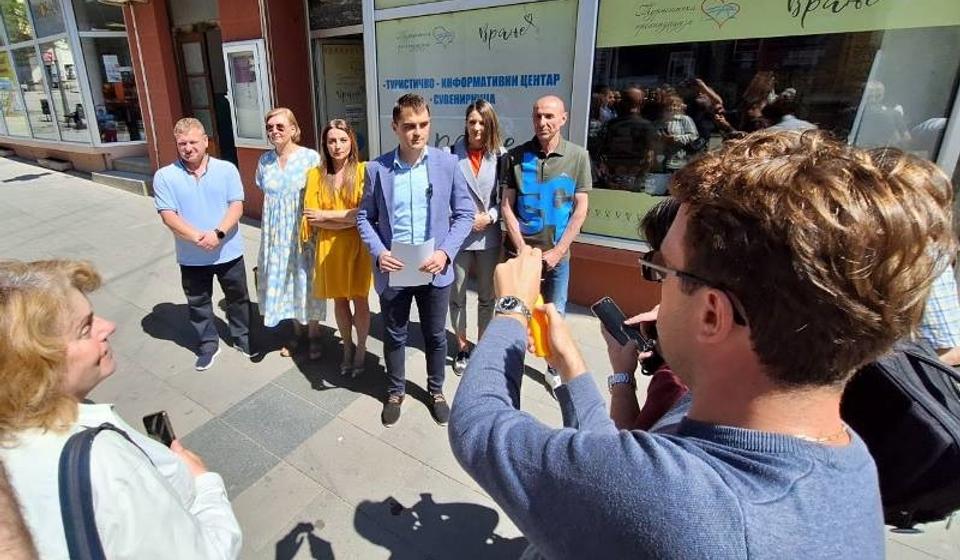 Današnje obraćanje medijima. Foto Vranje News