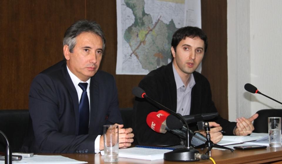 I pored svega glavnica duga smanjena za 350 miliona: gradonačelnik Slobodan Milenković i većnik Kostić. Foto VranjeNews