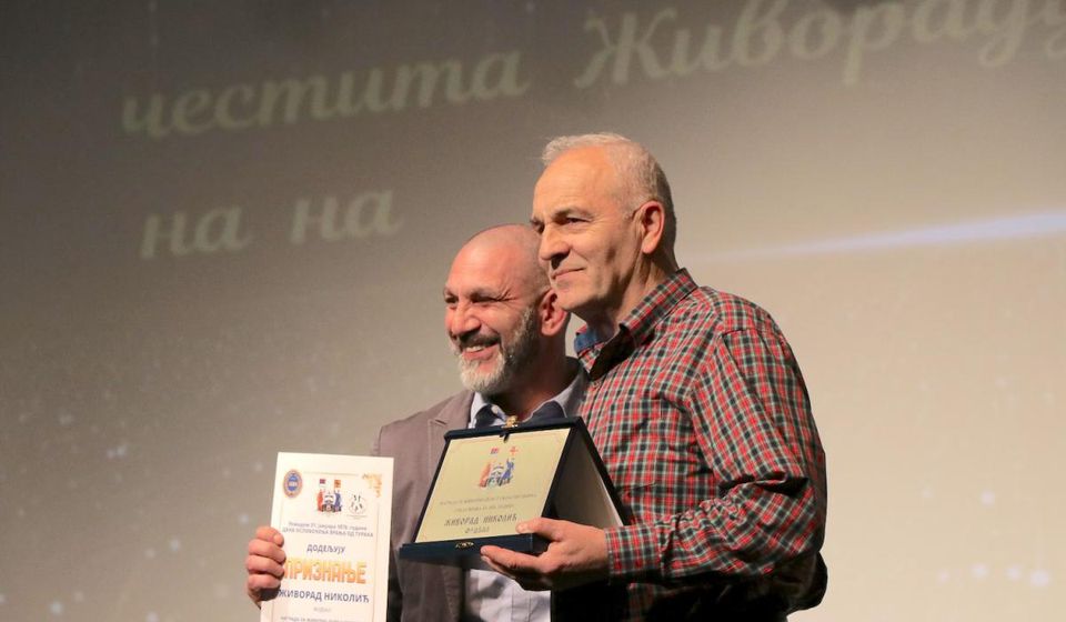 Nagrada za životno delo nekadašnjem fudbaler Dinama Žiki Nikoliću. Foto Vranje news