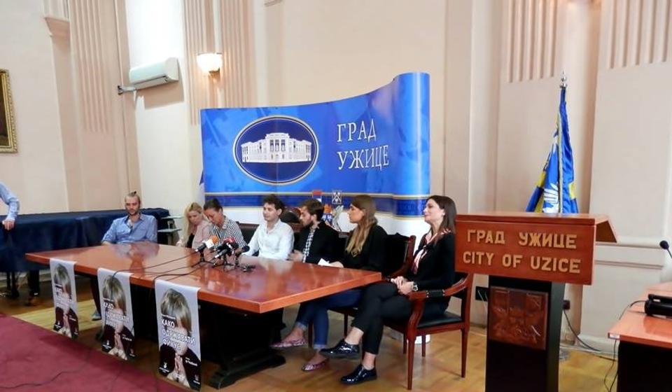 Ekipa koja radi na predstavi. Foto narodno pozorište Užice