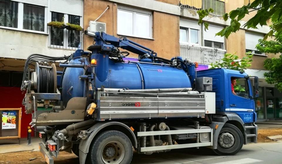 Kanal džet u ulicama Kragujevačkih đaka i Francuskoj. Foto VranjeNews