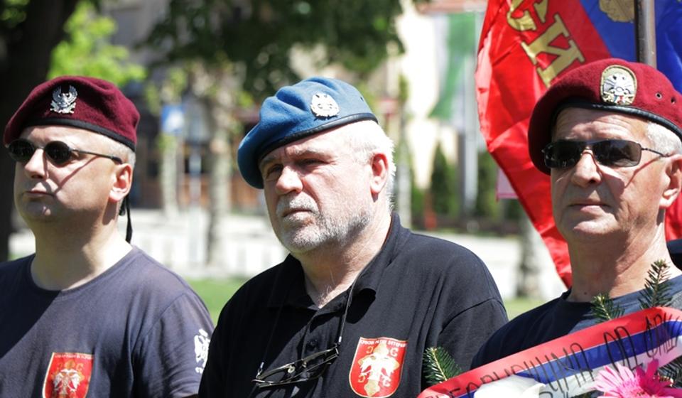 Stošić (u sredini) sa kolegama iz vranjskog udruženja. Foto Vranje News