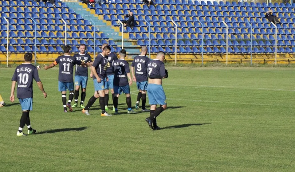 Fudbaleri BSK-a u povoljnijoj poziciji za osvajanje titule i plasman u Zonu Jug. Foto ilustracija Vranje news