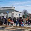 Deo današnje atmosfere ispred i u porti Hrama Svete Trojice u Vranju. Foto Vranje News