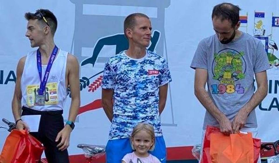 Najtrofejniji vranjski maratonac trijumfovao u Kuli: Kristijan Stošić (u sredini). Foto AK Vranjski maratonci