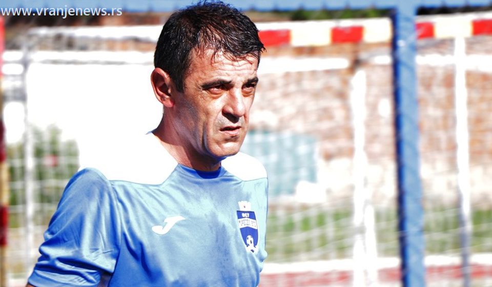 Ligu kroje svi osim igrača na terenu: Predrag Ristić, trener Pčinje. Foto Vranje News