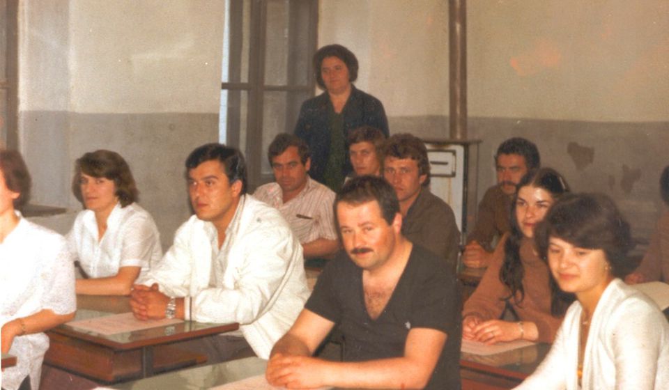 Učiteljica Smilja Stanojković na času u Školi samoupravljača 1976. godine. Foto NU