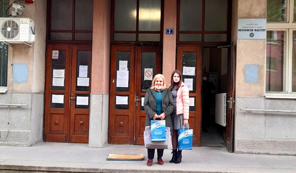 Mihaela sa svojom mentorkom Oliverom Đorđević. Foto Gimnazija Bora Stanković