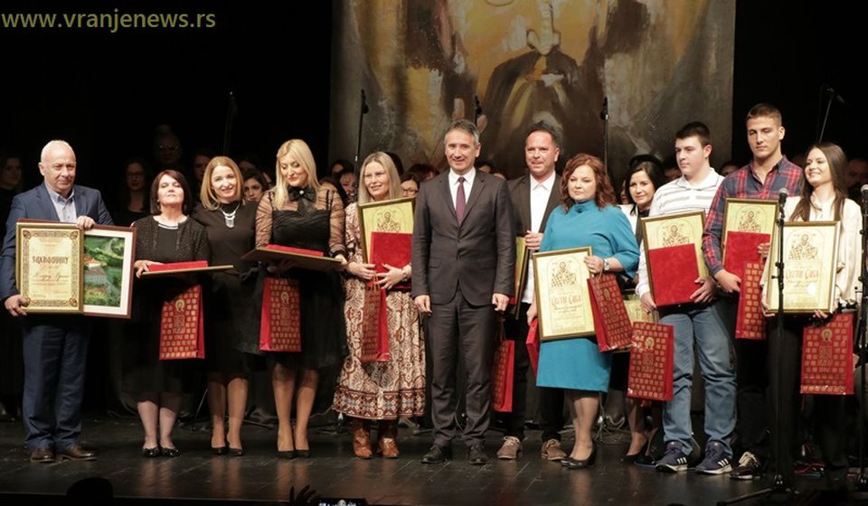 Nagrađeni. Foto Vranje News