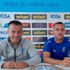 Dragan Radojičić sa fudbalerom Sinišom Babićem. Foto FK Radnik