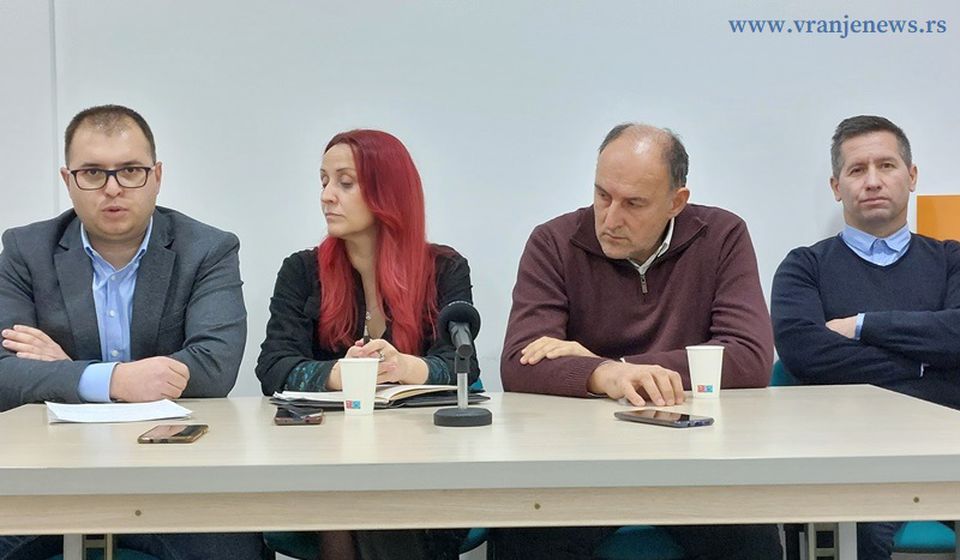 Prazan džep usmerava izbore, smatraju u koaliciji: sa današnje konferencije za medije. Foto Vranje News