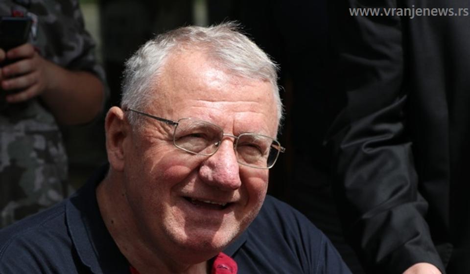 Vučić je nekako sažaljiv prema svojim ministrima, umesto da neke uhapsi on ih trpi. Foto Vranje News