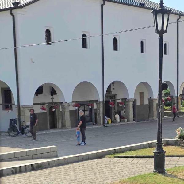 Porta sabornog Hrama Svete Trojice jutros oko 9 časova. Foto Vranje news