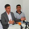 Đorđe Ristić (levo) i Dragan Pavlović (desno) sa predsednikom IO NS Miroslavom Aleksićem. Foto VranjeNews