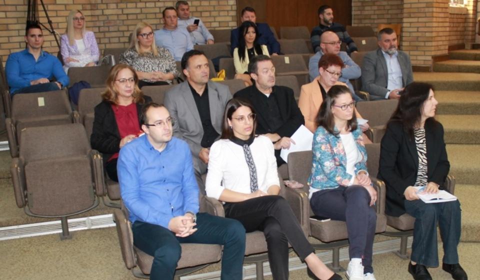 Sa današnje sednice: izabrani pravobranilac i zamenici u prvom redu. Foto vranje.rs