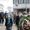 Najuže gradsko rukovodstvo polaže cveće kraj bareljefa Voždu Karađorđu. Foto Vranje News