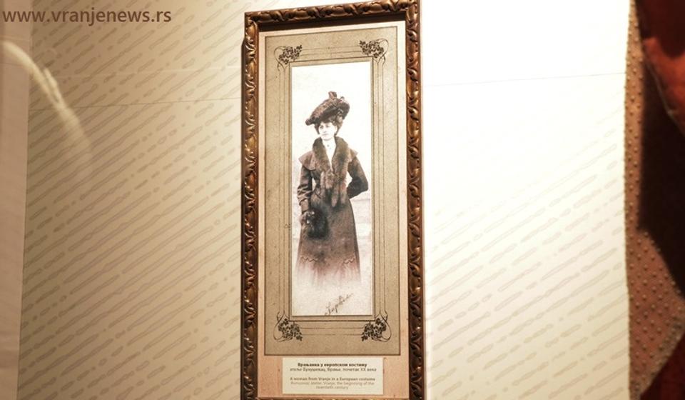Vranjanka u evropskom kostimu (Atelje Bunuševac, Vranje, početak XX veka). Foto Vranje news