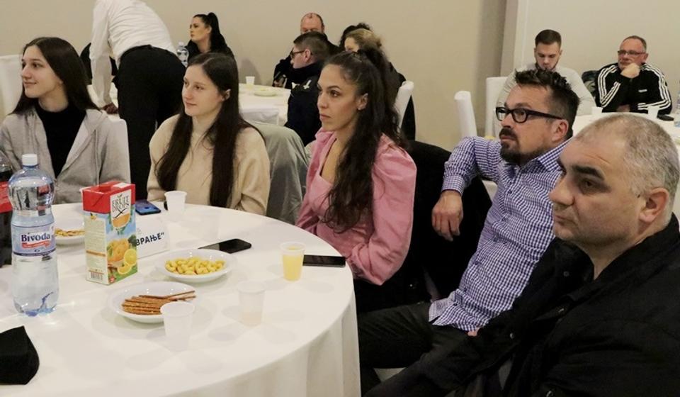 Odbojkašice i članovi uprave ŽOK Vranje. Foto Vranje News