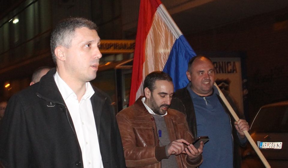 Mihajlović (u sredini) sa Boškom Obradovićem ne jednom od protesta u Vranju. Foto VranjeNews