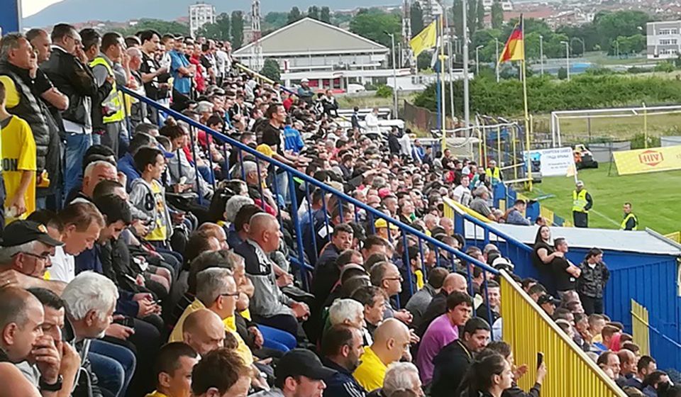 Navijači će na stadionima morati da drže distancu od jedno metra. Foto Vranje News
