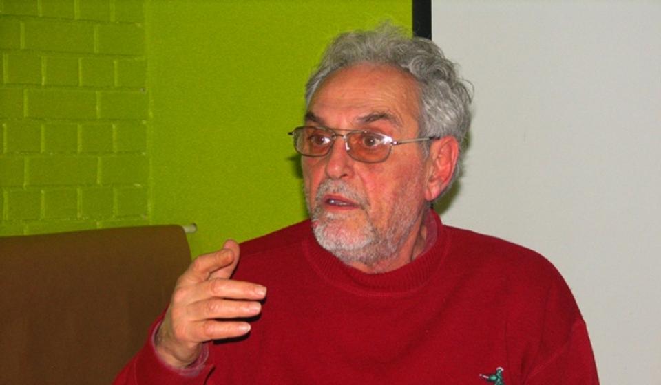 Pesnik se osmelio da progovori o ljubavi, ali ponajpre o sebi i svojim emocijama što smatram vrstom hrabrosti: Duško Novaković. Foto VranjeNews