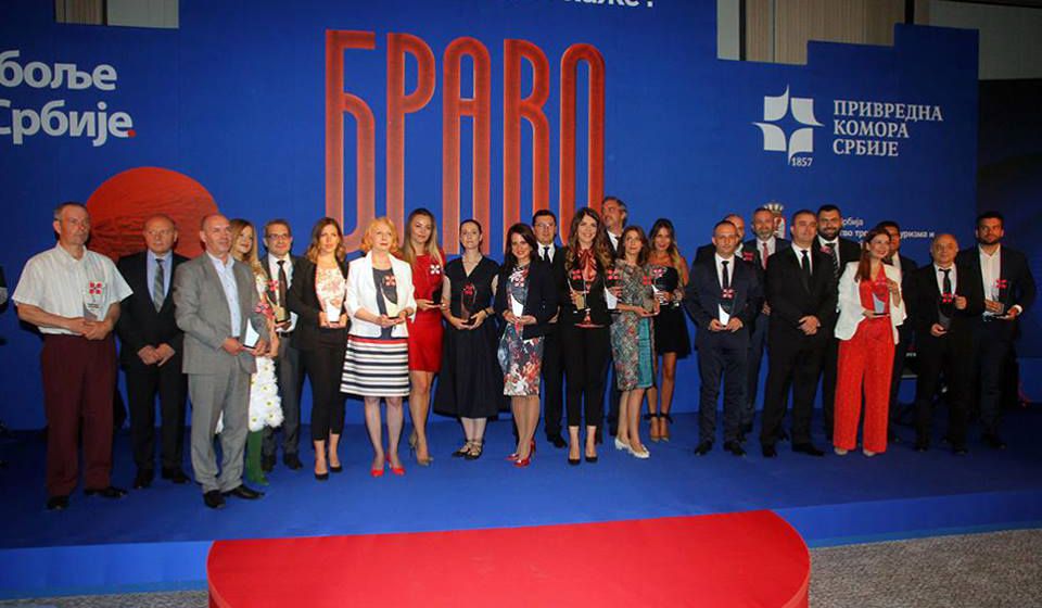 Vlasnik vranjske kompanije Miroljub Aleksić (drugi s leva) na dodeli priznanja. Foto Alfa Plam