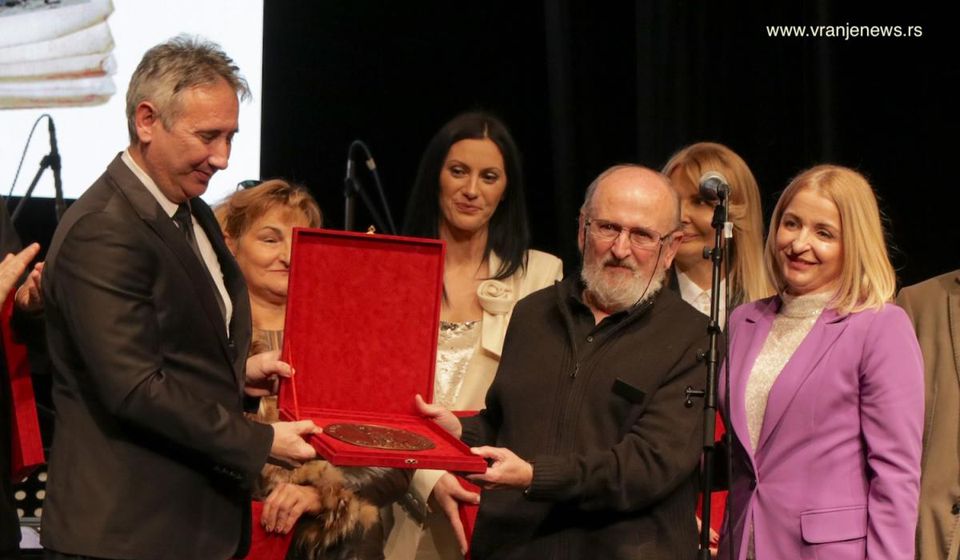 Javno priznanje novinaru Aci Stanojeviću. Foto Vranje news