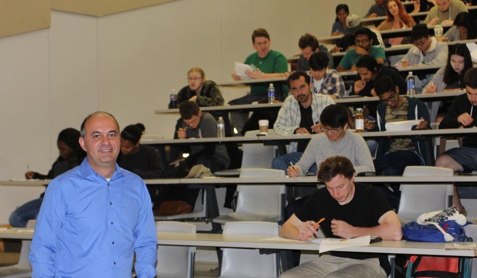 Foto ilustracija: lično vlasništvo Dejana Stojkovića