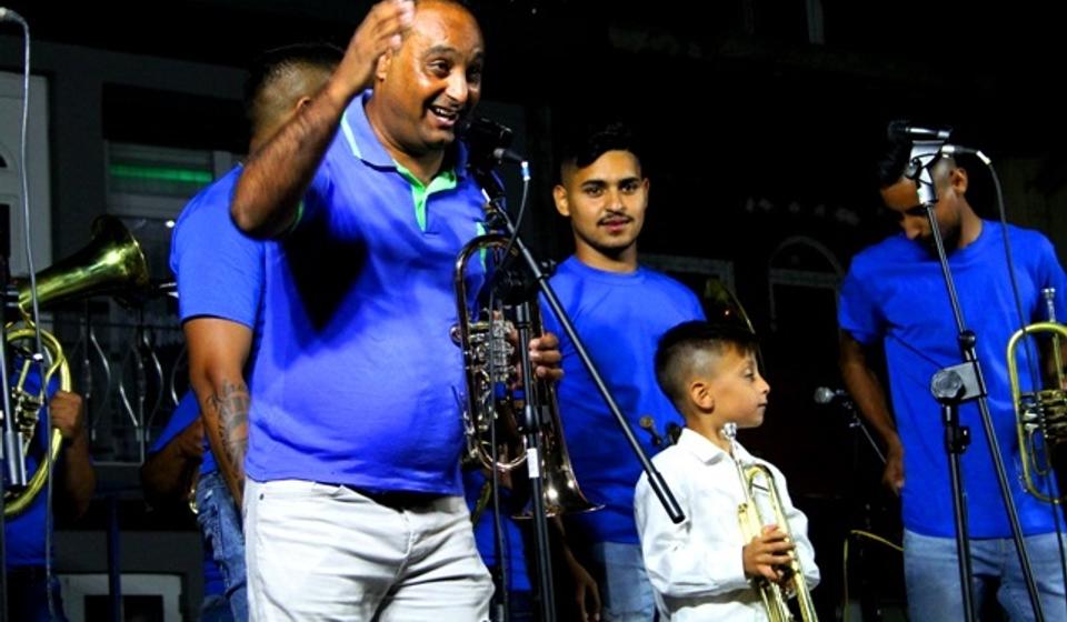 Orkestar Roberta Demirovića iz Pavlovca sa podmlatkom. Foto VranjeNews