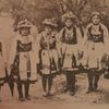 Lazarice iz sela Surlica u pčinjskom kraju. Foto Vranje News (Izvor: "Narodno pesništvo južne Srbije", Nar. muzej Vranje, 1982)