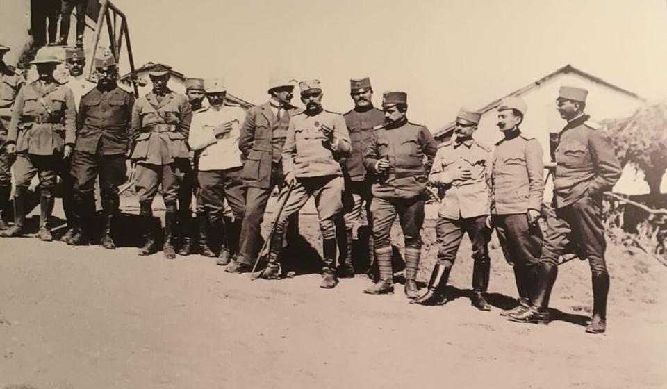 Solunski front: prvi sleva dr Rajan, treći Džon Frotingam. Foto arhiva Tomislava R. Simonovića