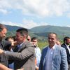 Darodavac: Vlada Mandić (levo) sa državnim sekretarom Draganom Stevanovićem na početku izgradnje saobraćajnica u Slobodnoj zoni Vranje pre dve godine. Foto Vranje News