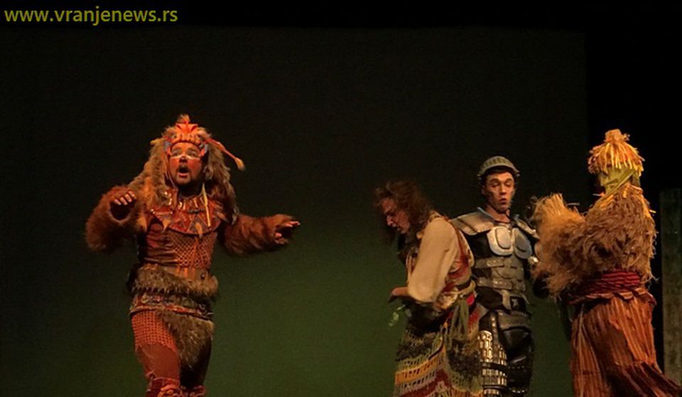 Scena iz predstave Čarobnjak iz Oza. Foto Vranje News