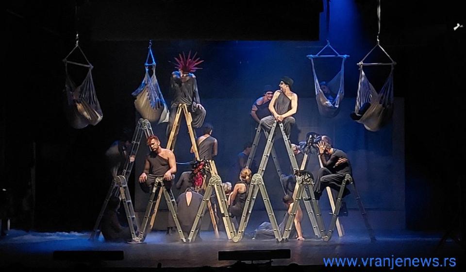 Detalj iz predstave Ptice Kokana Mladenovića. Foto Vranje News