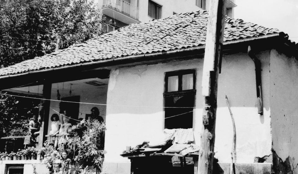 Kuća Oca Justina Popovića srušena je 1966. godine, fotografisana neposredno pre rušenja. Foto porodica Simonović