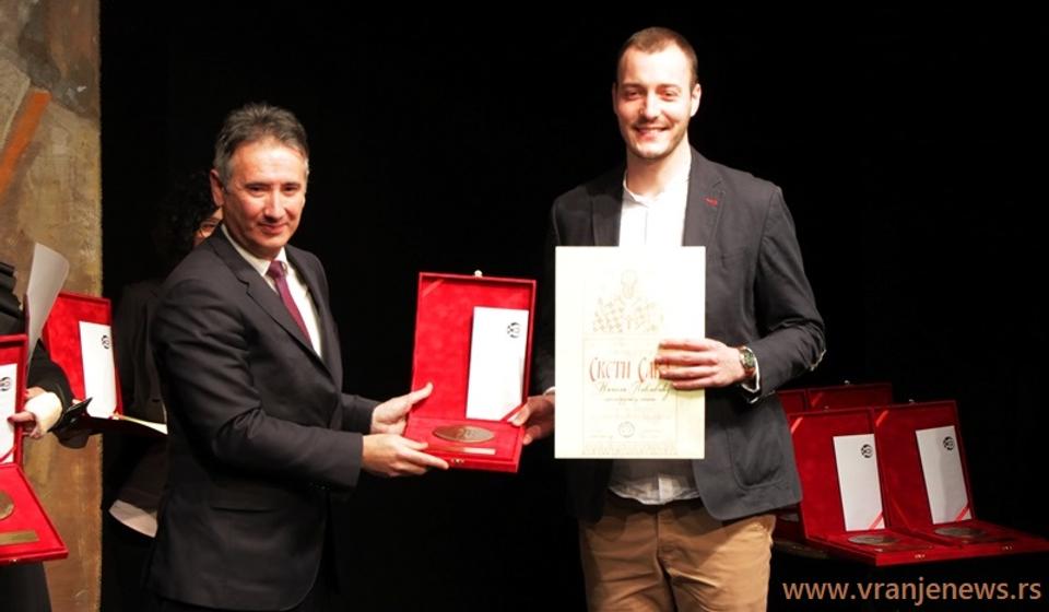 Nagrađen i veroučitelj Nikola Pavlović. Foto Vranje News