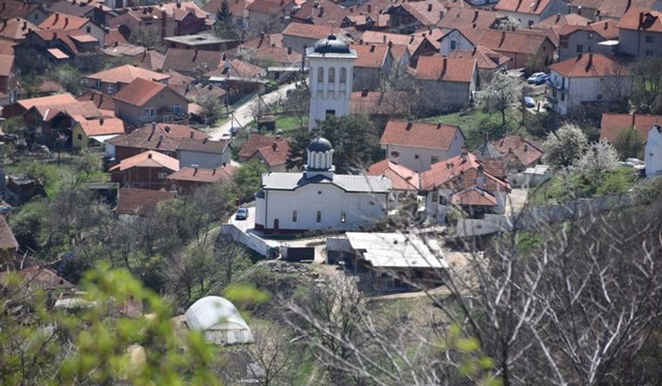 Pogled na Crkvu Svetog Nikole sa brda Pržar iznad Vranja. Foto Vranje News