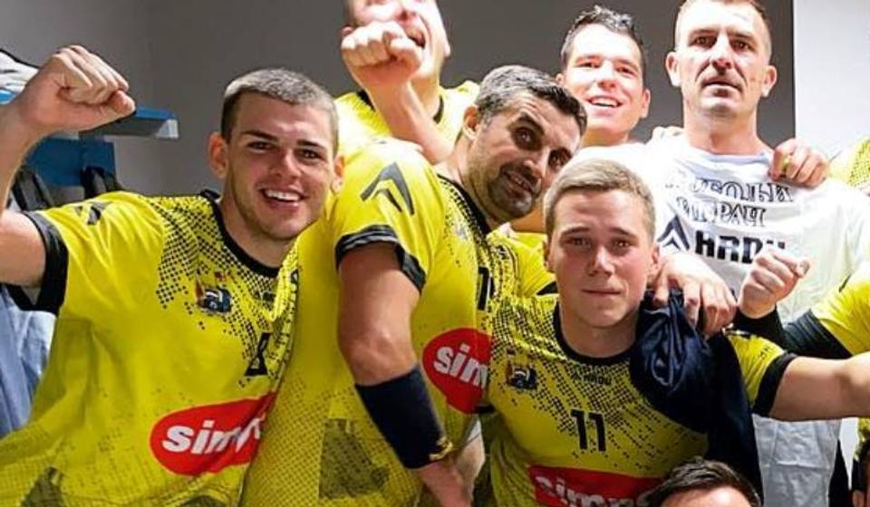 Dalibor Đorđević (u sredini) vratio se rukometu da pomogne u ostvarenju cilja vranjskog kluba, a to je plasman u Super A ligu u ovoj sezoni. Foto RK Vranje 1957