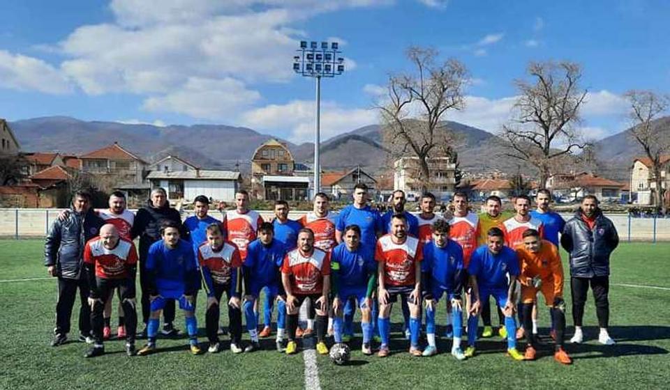 Poziranje igrača pre utakmice sa FK Rekreativom. Foto FK Radnički