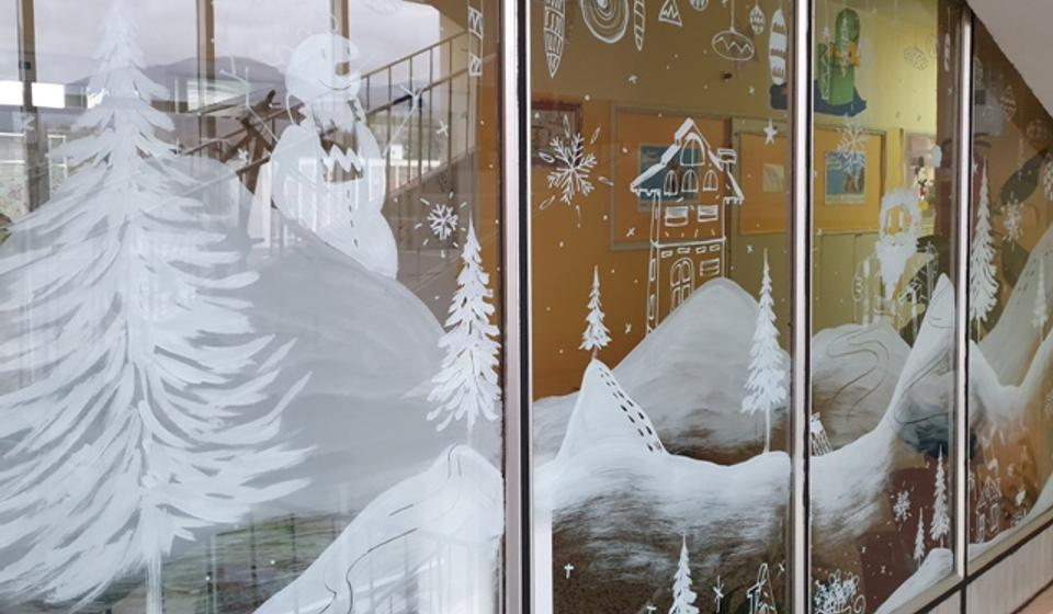 Ukrašeno Dečje odeljenje pred praznike. Foto ZC Vranje