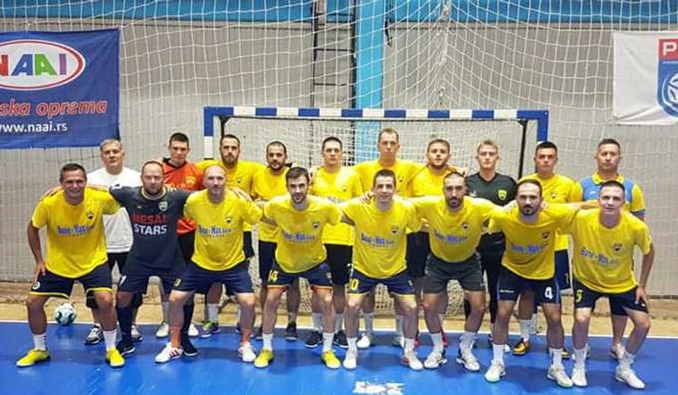 Vranjski futsaleri pred početak meča u Leskovcu. Foto KMF Vranje