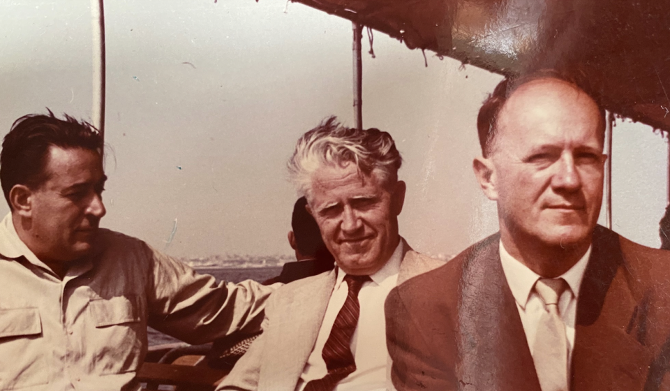 U sredini dr Borislav Petrović, na kongresu lekara u  Bukureštu 1959. Foto arhiva T.R.S.