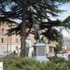 Iako bez ruke i puške, ponosno lomi turski barjak pod nogama. Foto VranjeNews