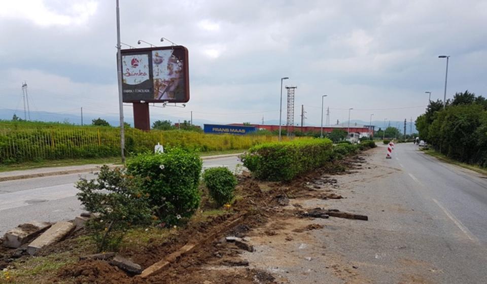 Uklanjanje starih ivičnjaka: Ulica Radnička. Foto VranjeNews