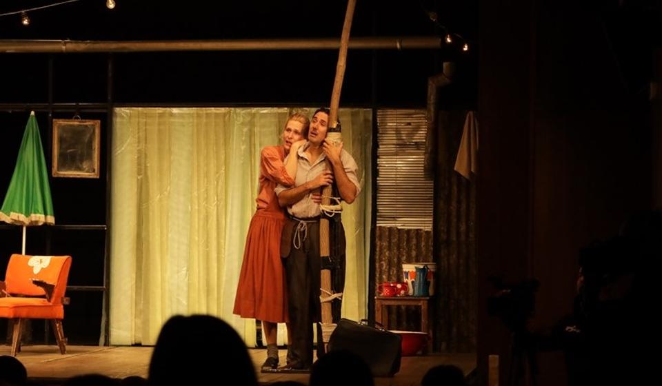 Dimitriju Diniću nagrada za najbolju mušku ulogu. Foto Vranje News