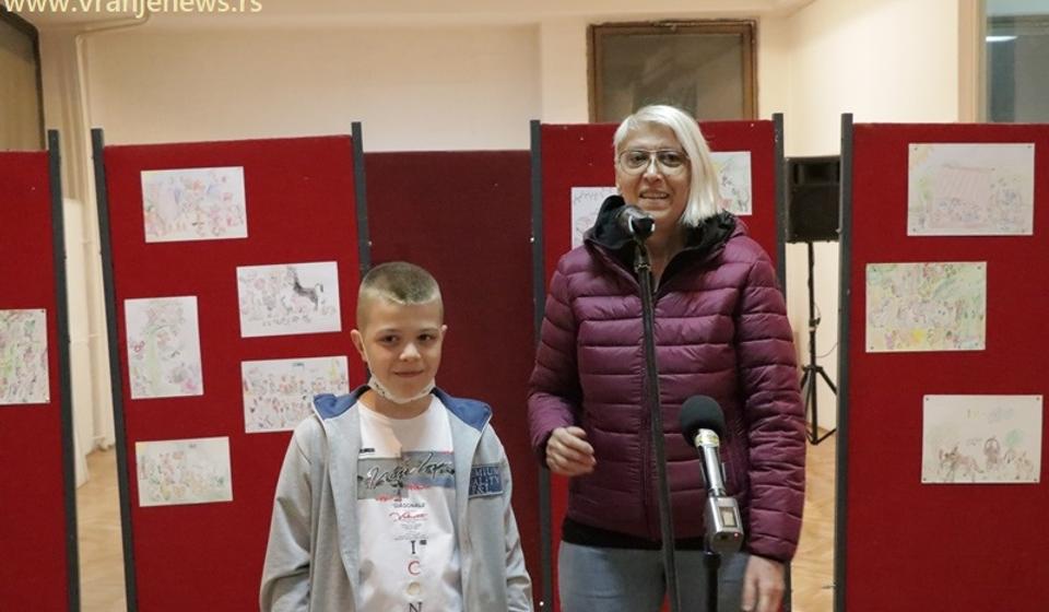 Janko Janković sa vidoteljkom Likovne radionice Vesnom Marinković Stanković. Foto Vranje News