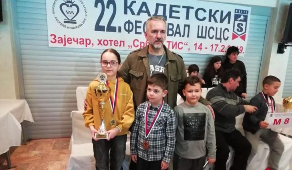 Obezbeđen plasman na državno prvenstvo: sa trenerom Zoranom Stojanovićem. Foto privatna arhiva